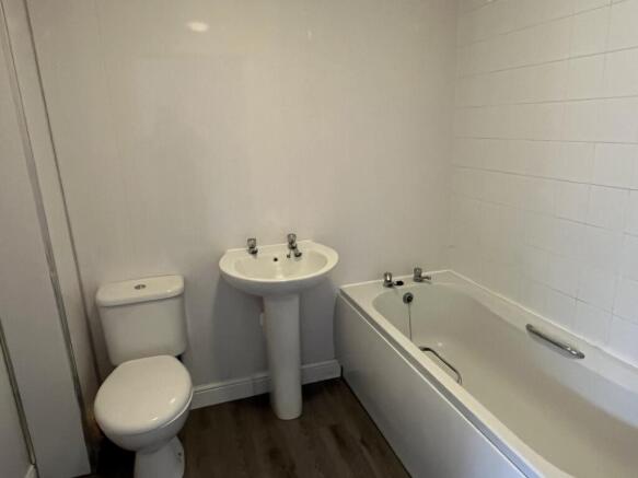 3 bed Apartment to rent Image 7