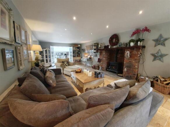 FAMILY LOUNGE
