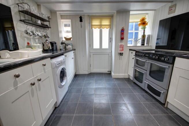 4 bed Cottage for sale Image 5