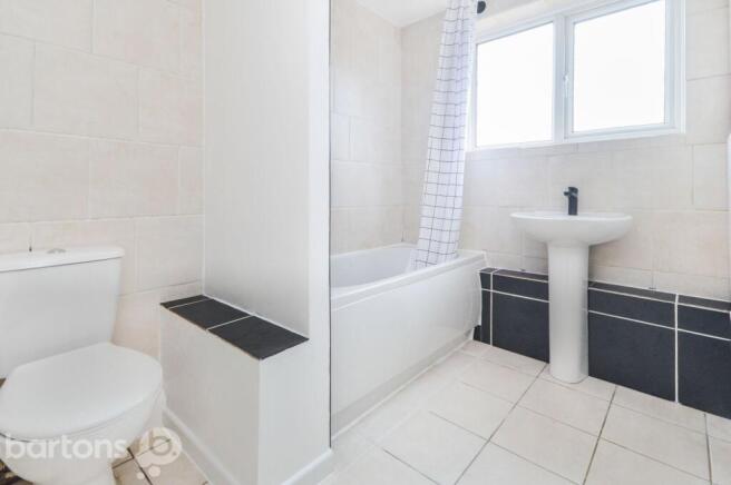 2 bed Terraced to rent Image 4