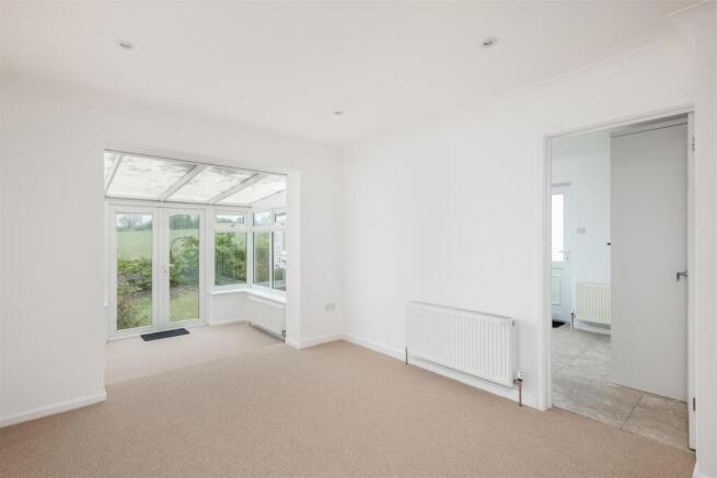 31 Nine Acres Close-2.jpg