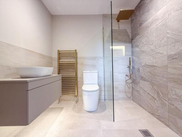 4 bed Detached for sale Image 3