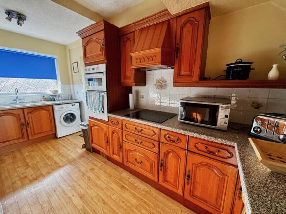 Kitchen2.jpeg