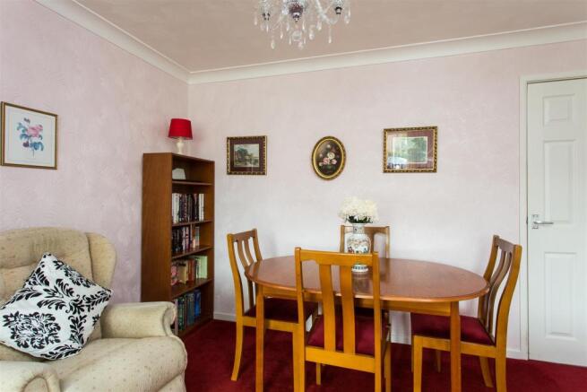 LOUNGE/DINER