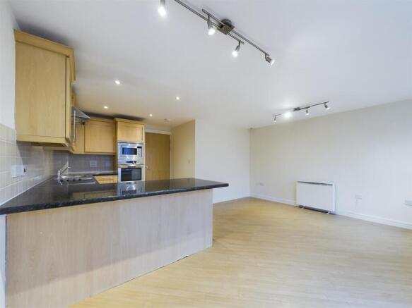 2 bed Apartment for sale Image 6