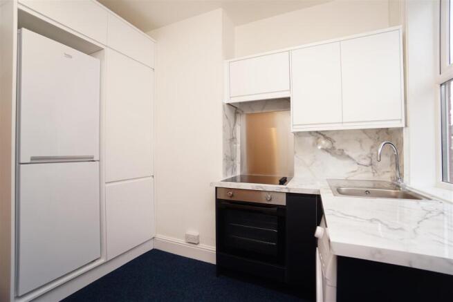 2 bed Terraced to rent Image 4