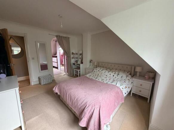 3 bed Town House to rent Image 9