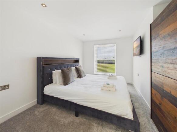 4 bed Detached for sale Image 8