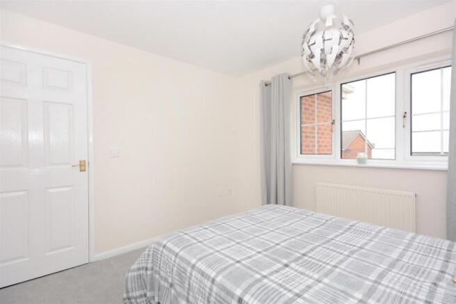 Front bedroom 3