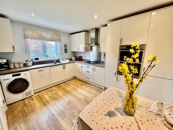 Kitchen/Breakfast Room