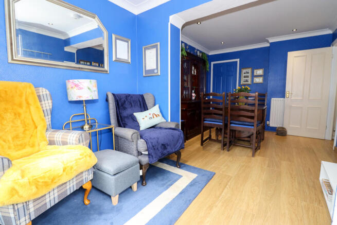 Famil/Dining room