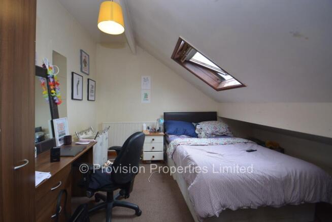 4 bed Terraced to rent Image 9