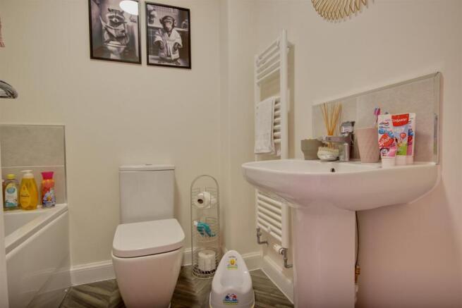 3 bed Town House for sale Image 11