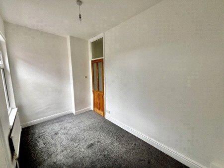 2 bed Terraced to rent Image 8