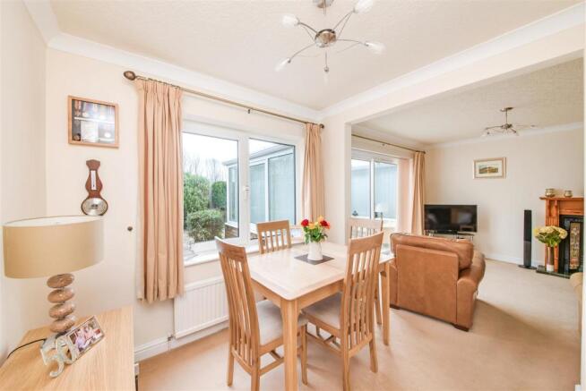 DINING ROOM.jpg