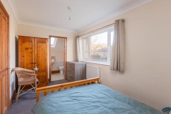 4 bed Detached to rent Image 12