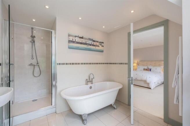 3 bed House for sale Image 10