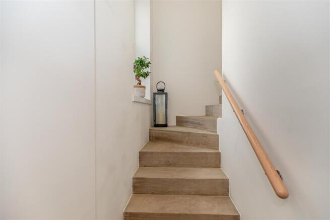 4 bed House for sale Image 12
