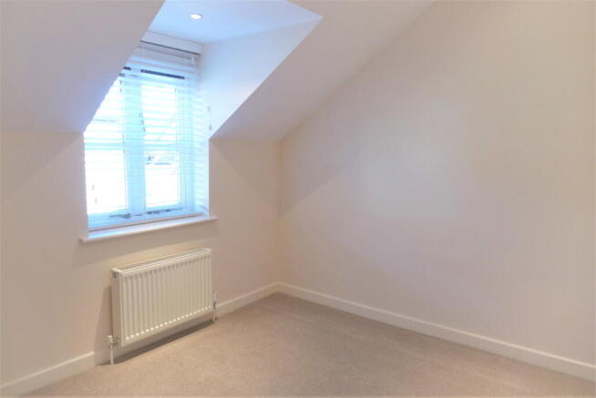 3 bed Apartment to rent Image 10