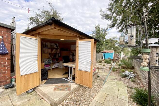 Summerhouse/home off