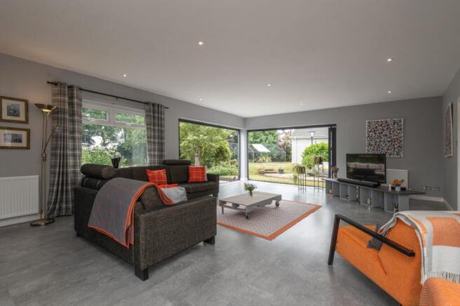 5 bed Detached for sale Image 12