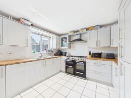 16, Greenacre Way, Bishops Cleeve, Cheltenham GL52 8SJ