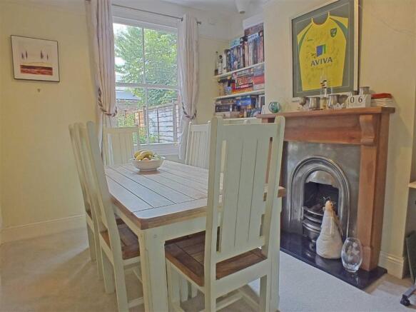 FORMAL DINING ROOM