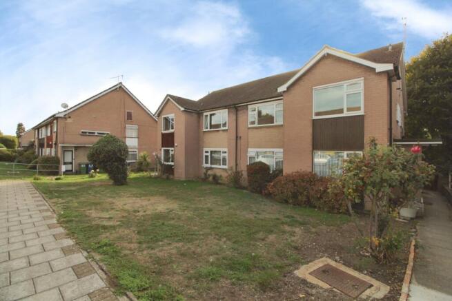 Three Bedroom 1st Floor Maisonette To Rent