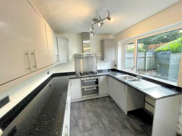 Kitchen a.jpg