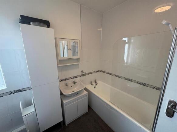 2 bed Apartment for sale Image 6