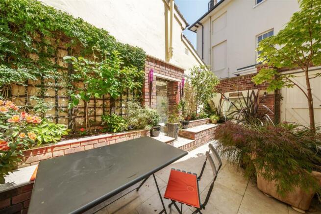 Courtyard garden