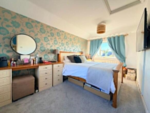 4 bed Semi-Detached for sale Image 9