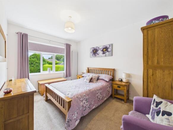 4 bed Detached for sale Image 8