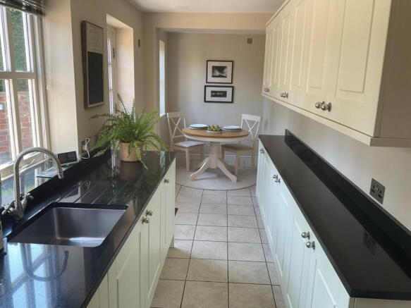 2 bed Cottage to rent Image 4