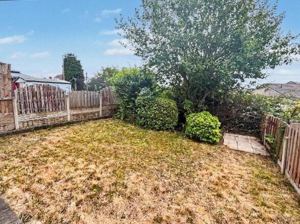 3 bed Semi-Detached to rent Image 12