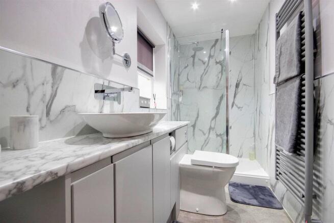 Bathroom_lzn.jpg