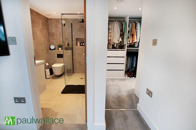 En-Suite & Walk-In Wardrobe