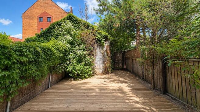 Manchester Rd, E14 (Massive house) For Sale By Bar