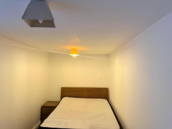 4 bed Terraced to rent Image 6