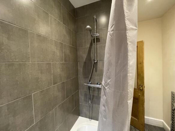 2 bed House to rent Image 5