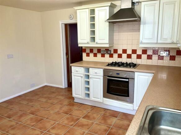 kitchen pic3.jpg
