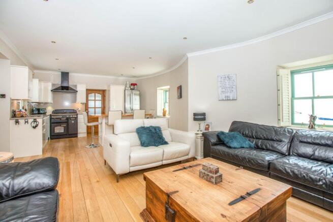 Lounge / Kitchen