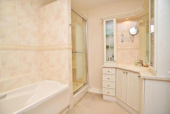3 bed Flat for sale Image 10