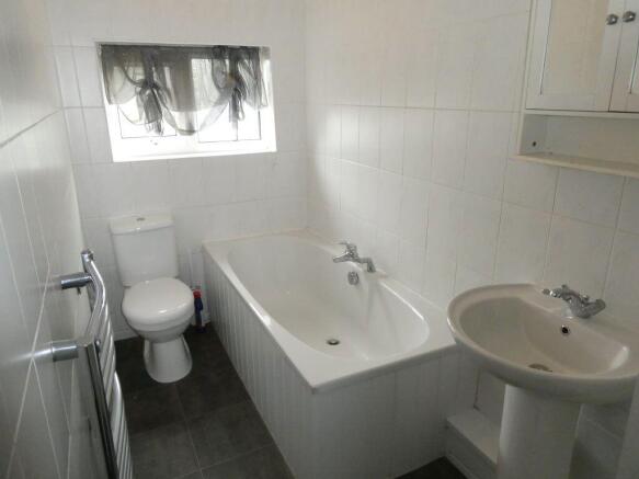 2 bed Terraced to rent Image 11