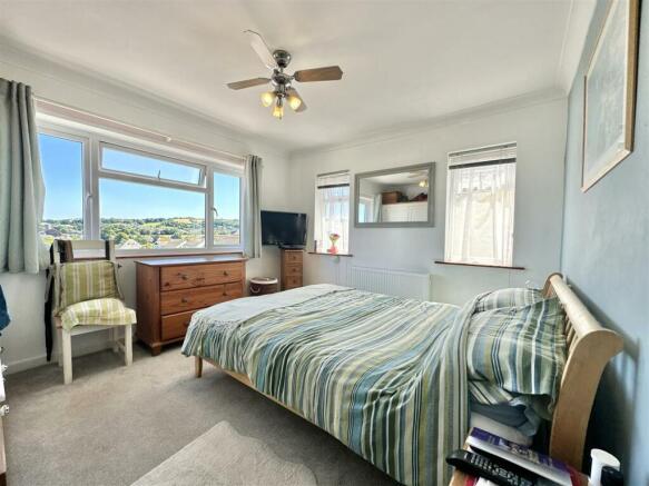 Bedroom 1.jpg