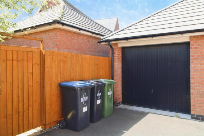 Single Garage/Driveway