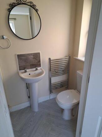 4 bed Detached to rent Image 5
