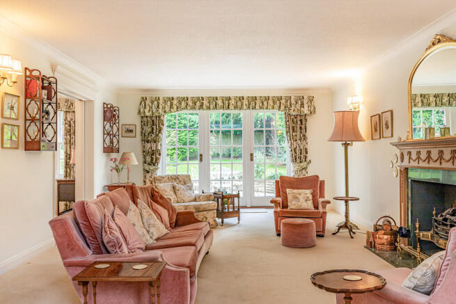 Living Area - Ang...