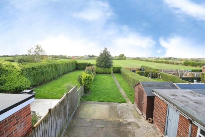 Carrfield Road, Barwick in Elmet, Leeds photo 2