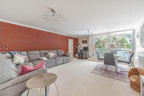 Flat 12, Leamington House, Stonegrove, Edgware HA8 7TN